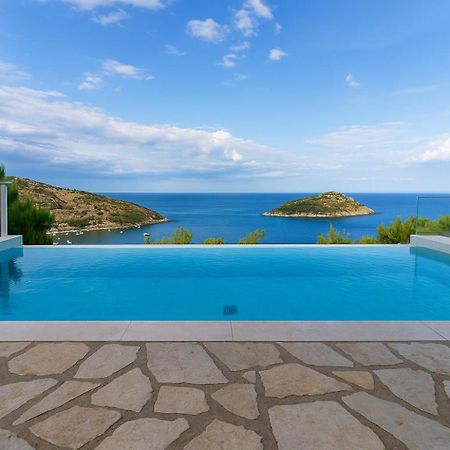 Coastal Paradise Found - Komis' Private Pool Retreat Agios Nikolaos  Exterior photo