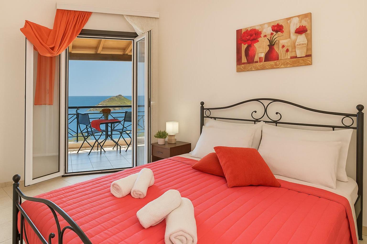Coastal Paradise Found - Komis' Private Pool Retreat Agios Nikolaos  Exterior photo